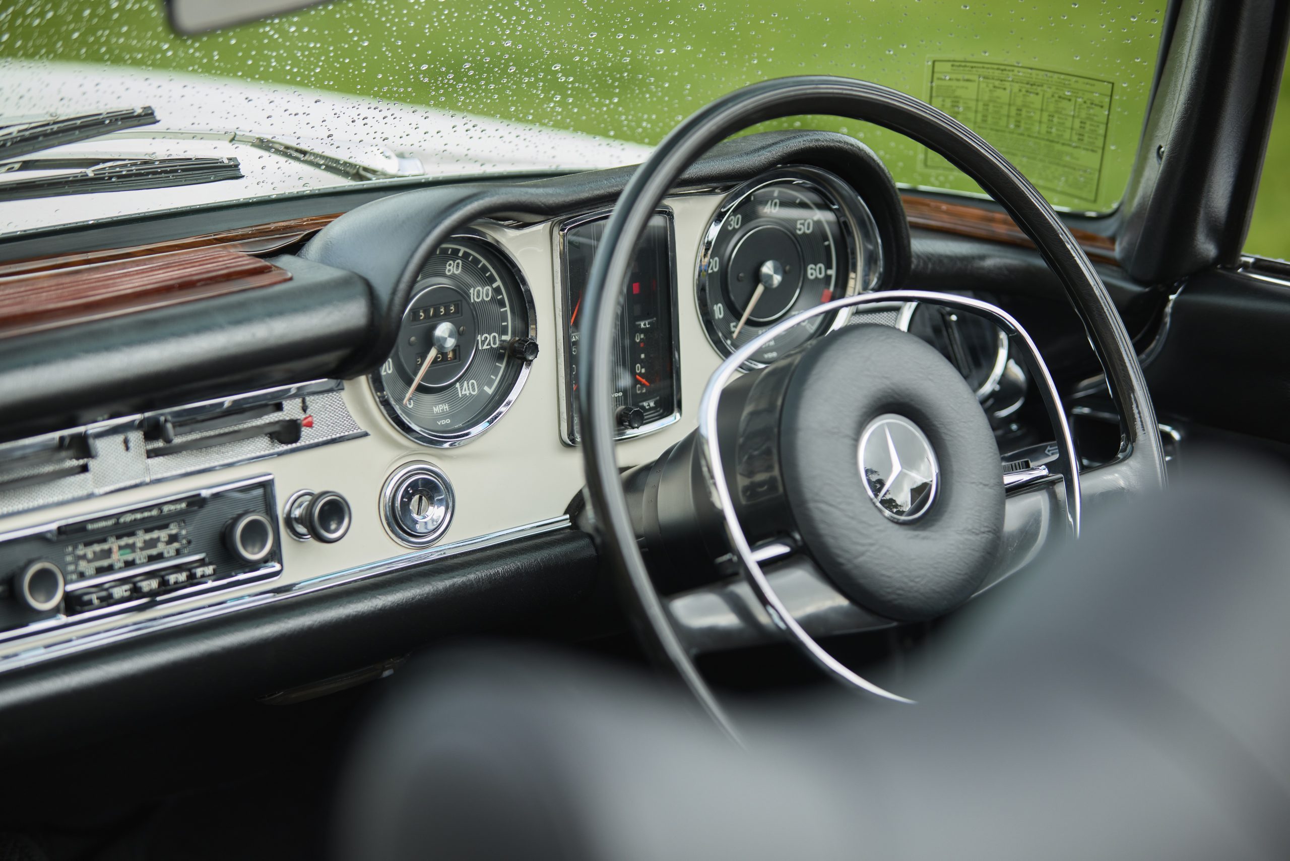 Mercedes SL Pagoda interior