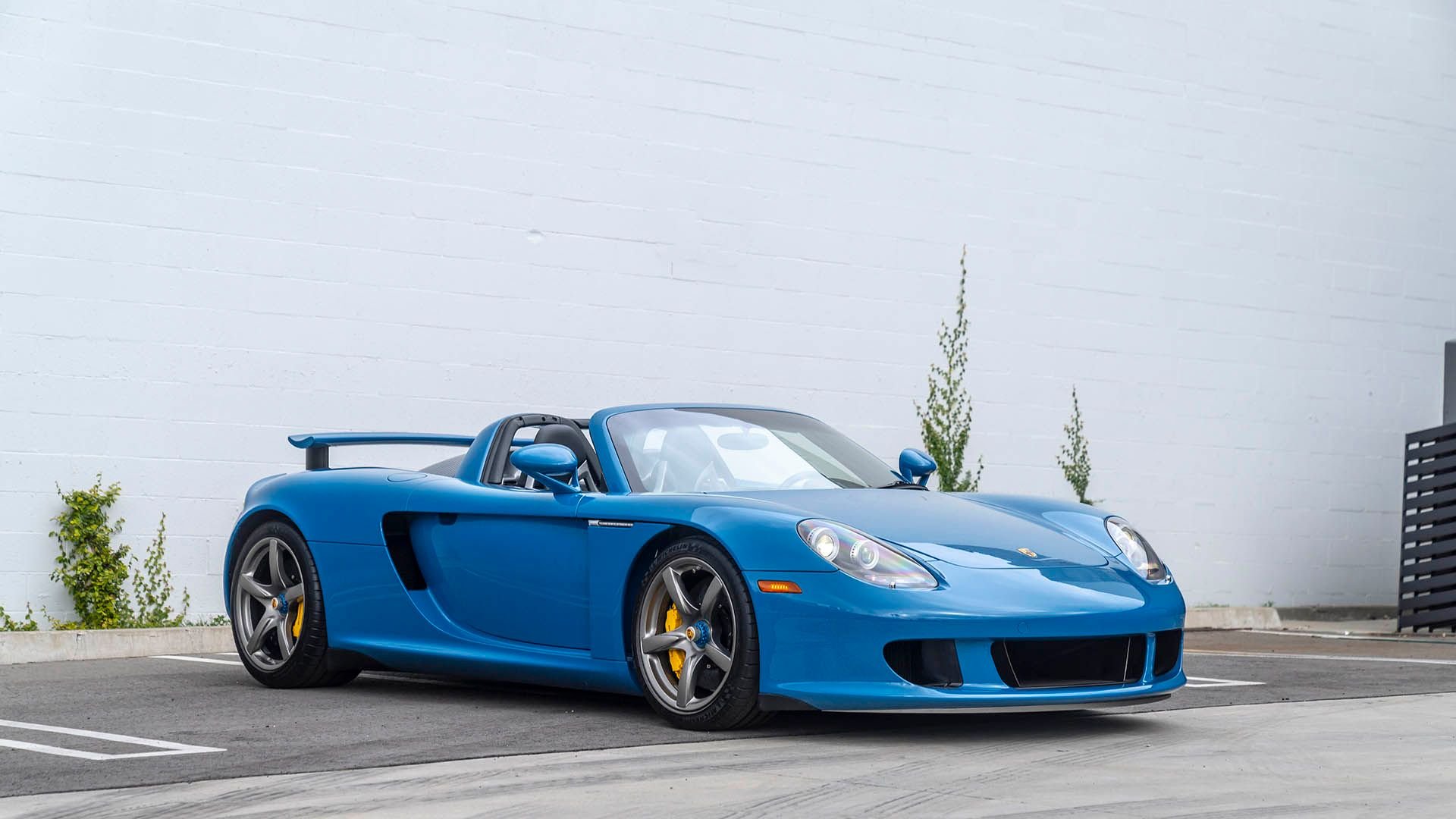 Rhapsody in Blue: Porsche Carrera GT heads to auction