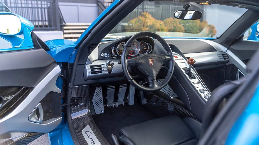 Porsche Carrera GT interior