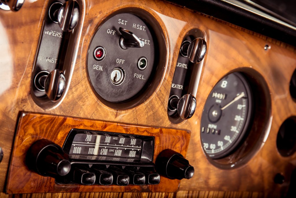 Bentley S1 Continental Flying Spur radio