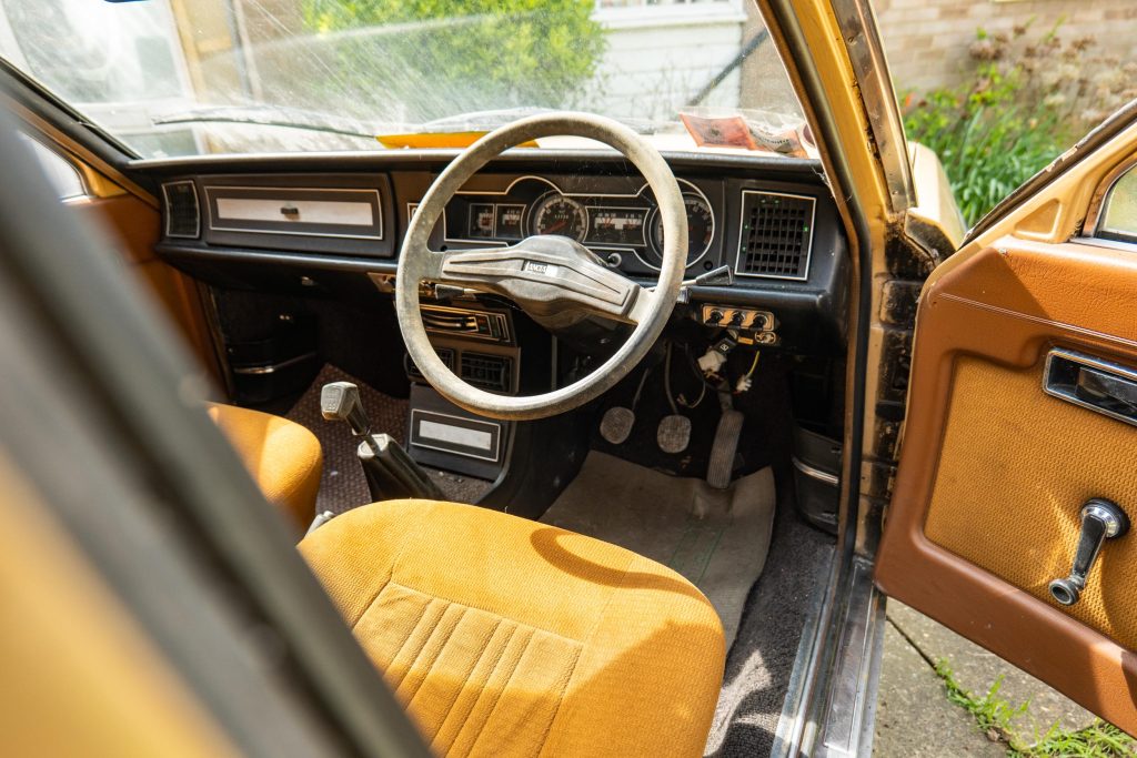 Lancia Beta Berlina interior