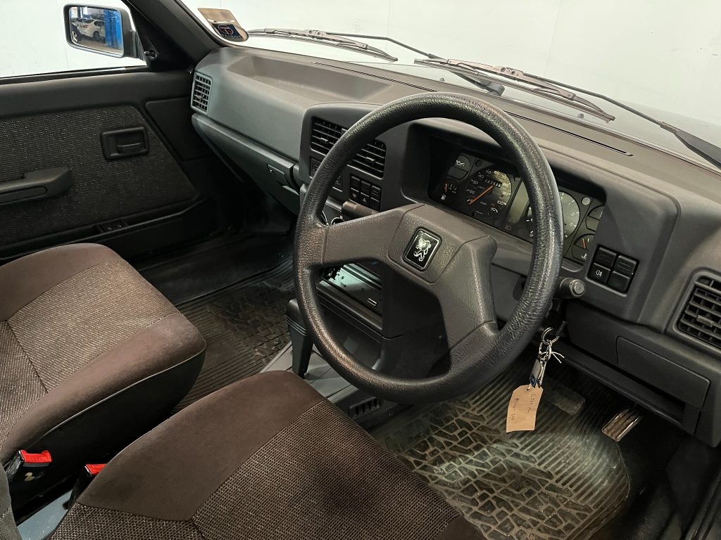 Peugeot 309 interior