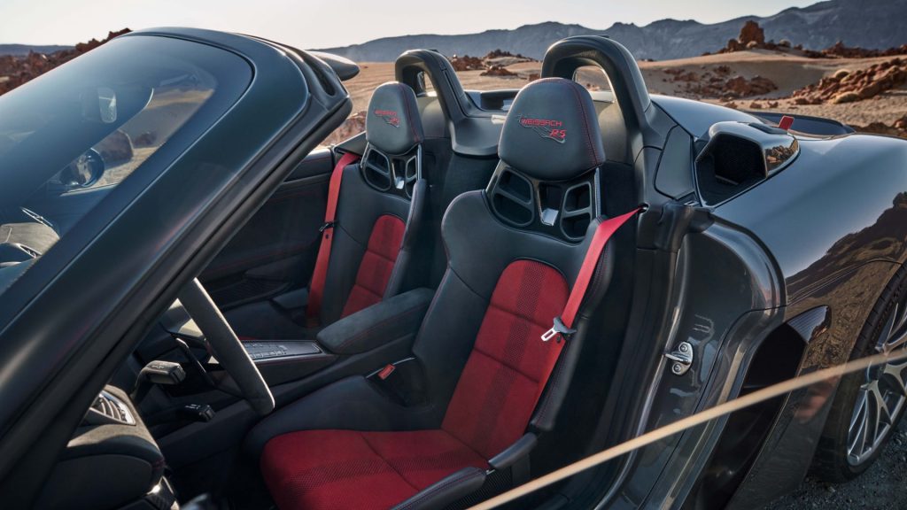 Porsche 718 Spyder RS seats