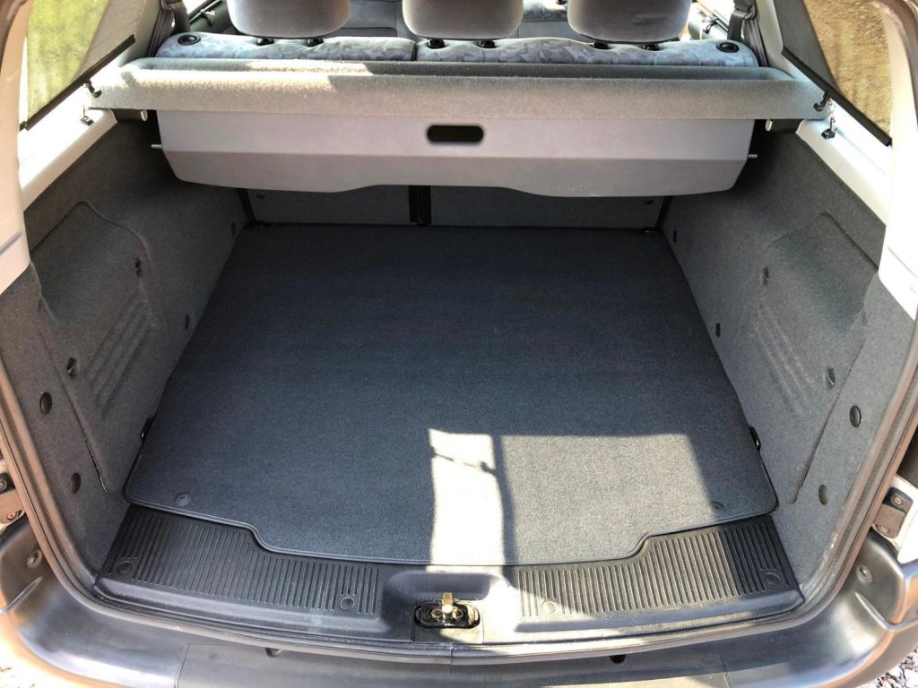 Renault Laguna boot