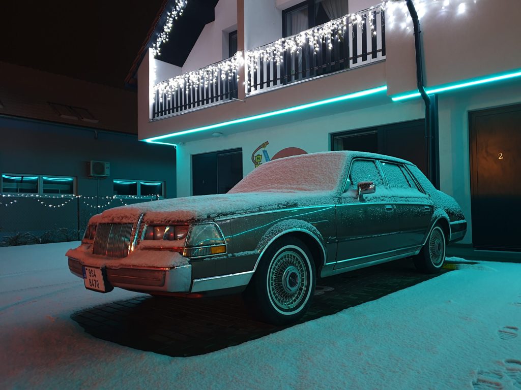 1987-Lincoln-Continental-prague front three quarter snow