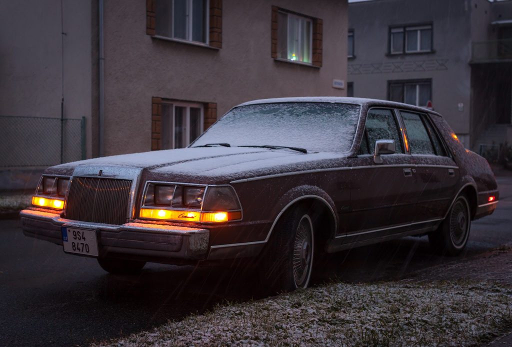 1987-Lincoln-Continental-prague front three quarter wheel turn