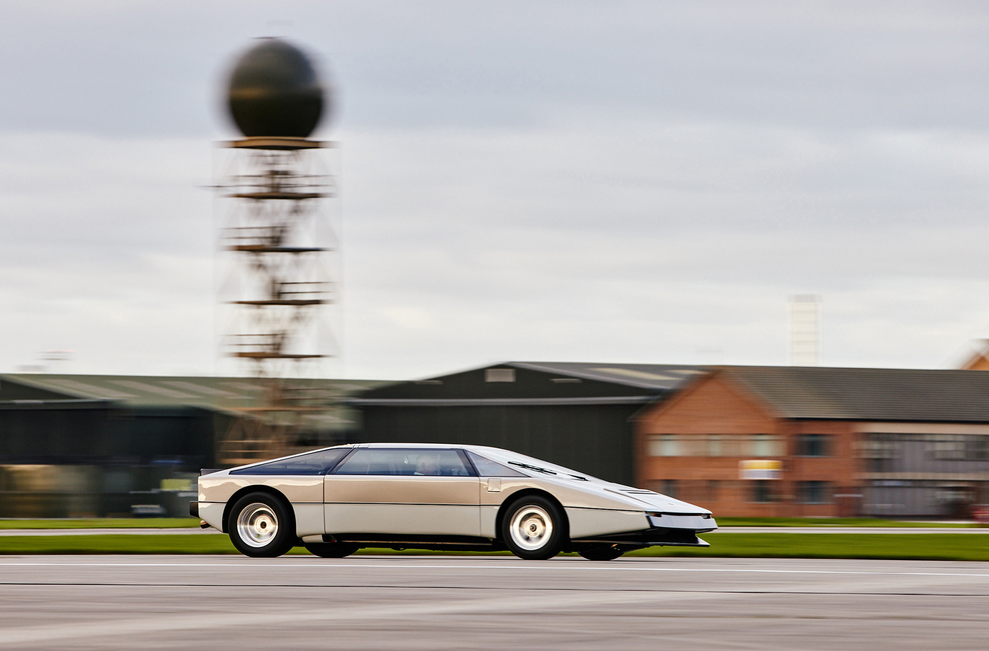 Aston Martin Bulldog does 0-200mph in 44 years