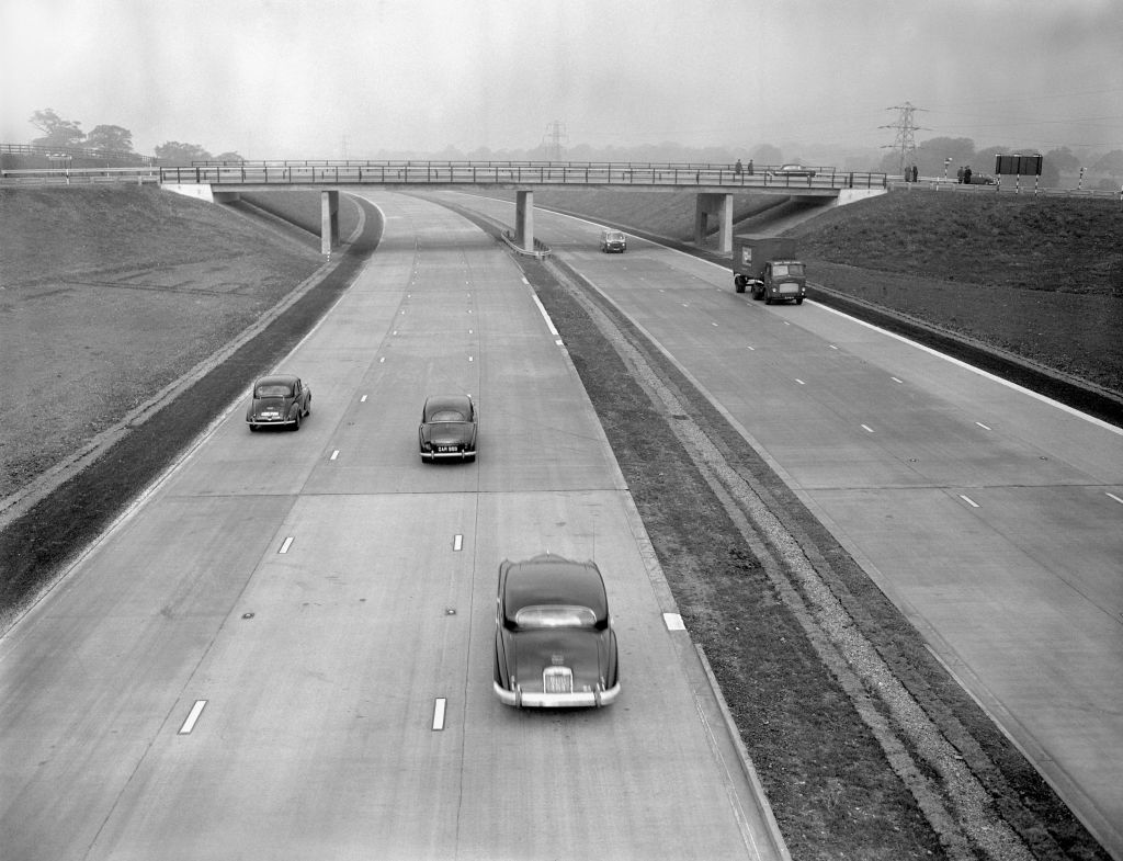 M1-Britain's first long distance motorway