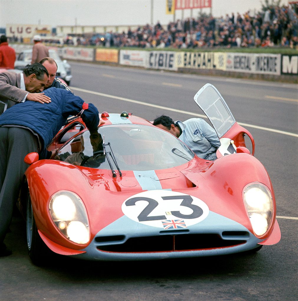 1967 Ferrari 412P Berlinetta vintage racing action pit