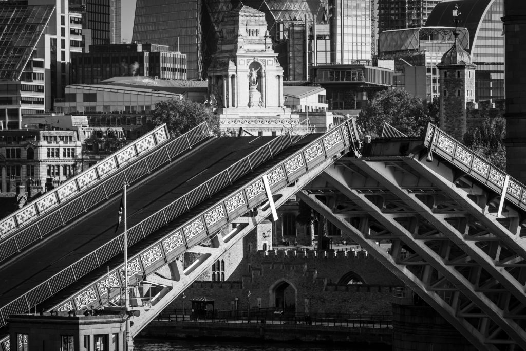 London-Tower-Bridge-Gap-Raised-BW-GettyImages-1198686291