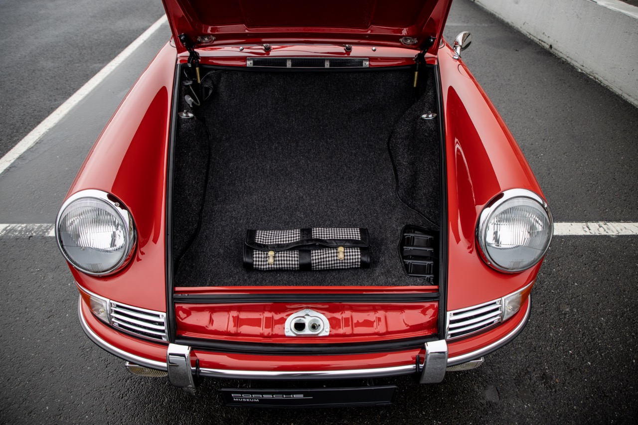 1964 Porsche 901-front hood open