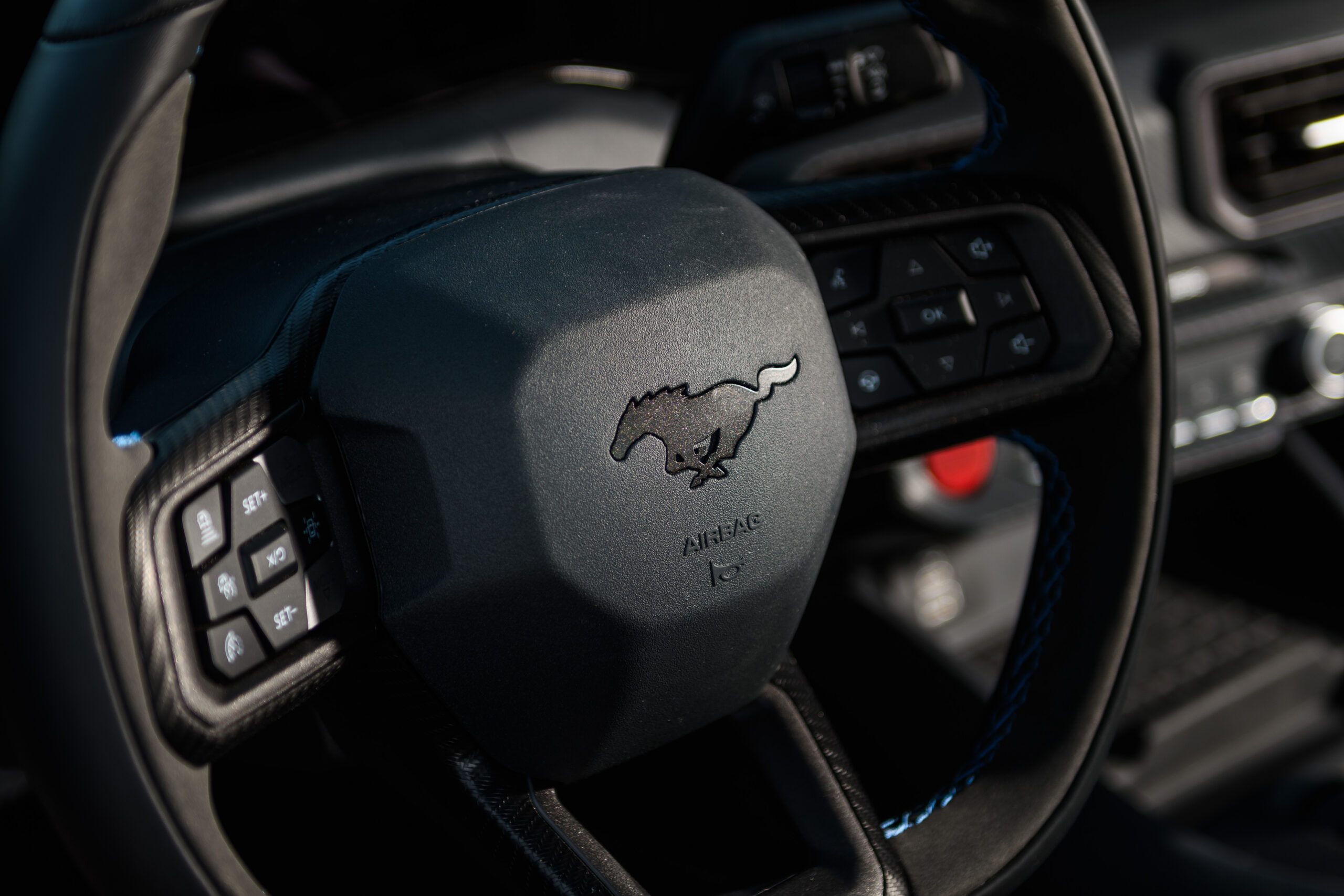 2024 Ford Mustang Dark Horse-steering wheel
