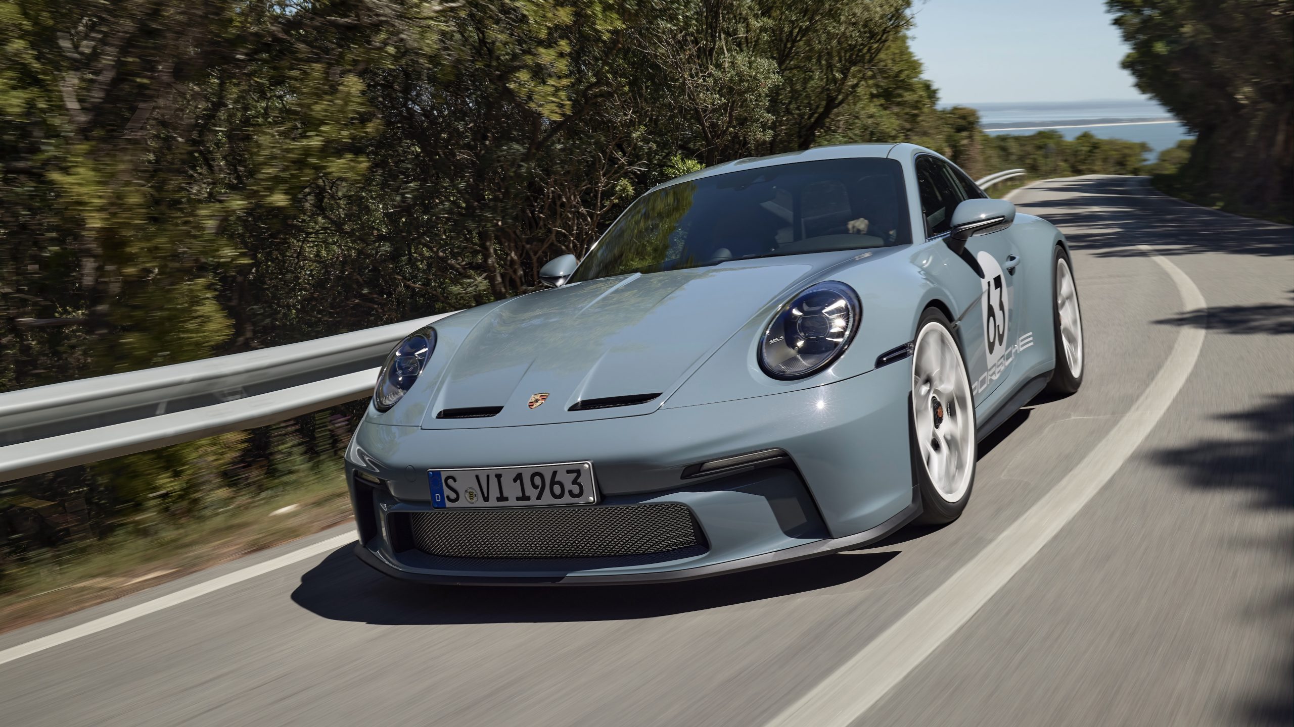 Less weight, more cost for the new Porsche 911 S/T