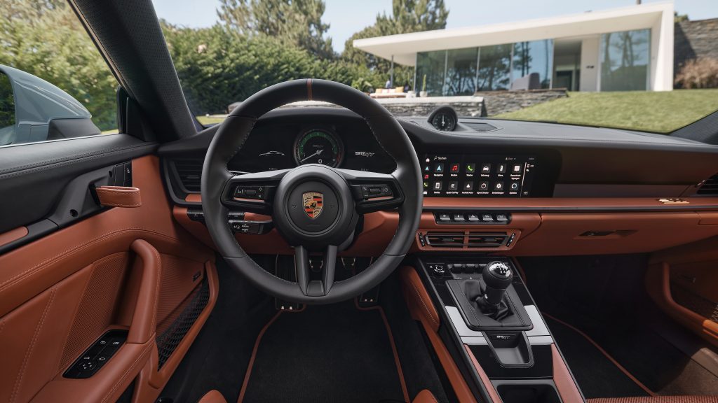 Porsche 911 S/T 2023 interior