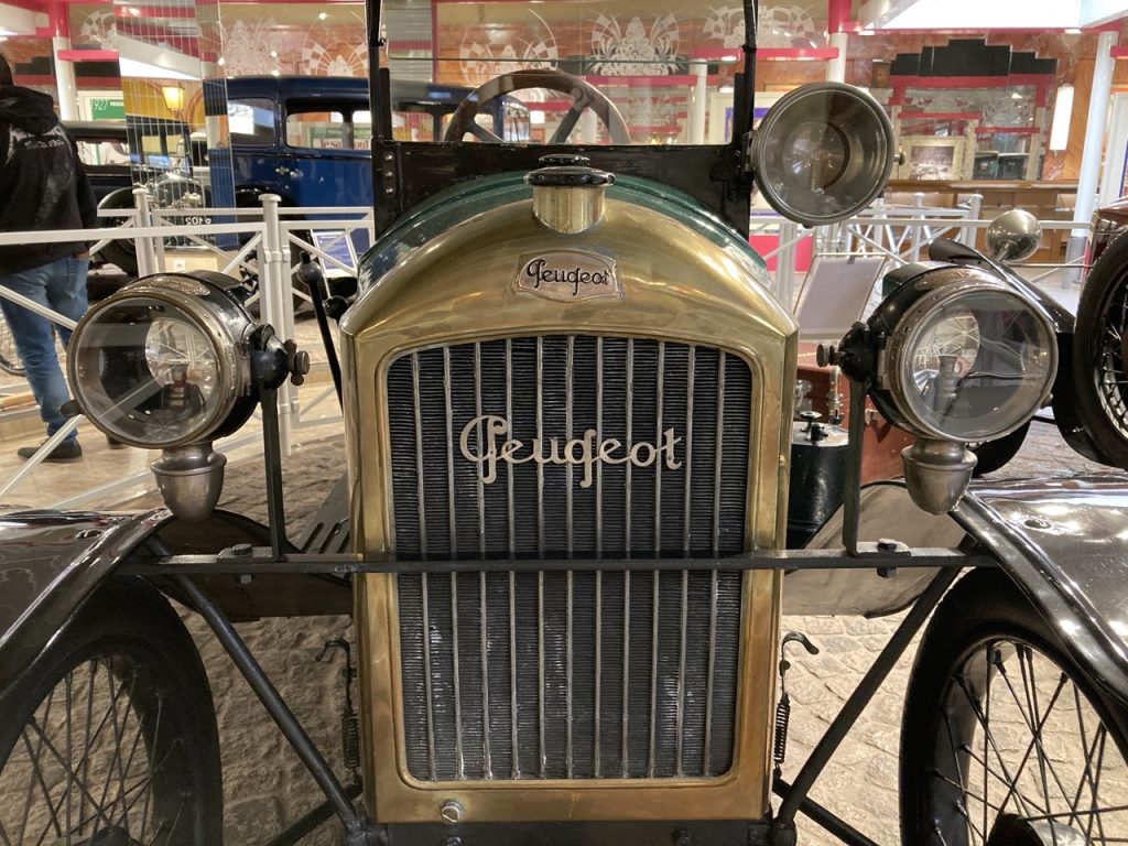 L'Aventure Peugeot Museum-quadrilette grille