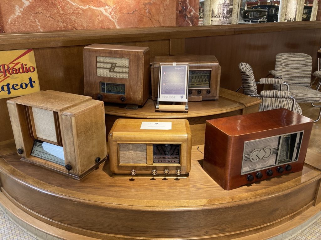 L'Aventure Peugeot Museum-radios