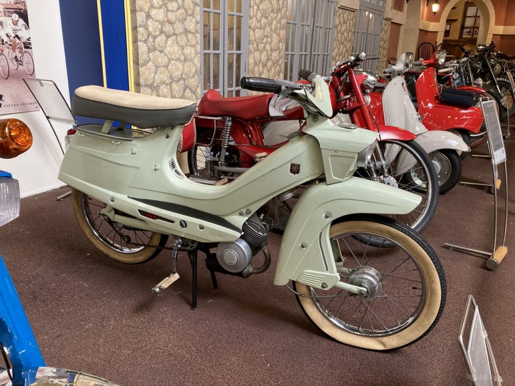 L'Aventure Peugeot Museum-scooters