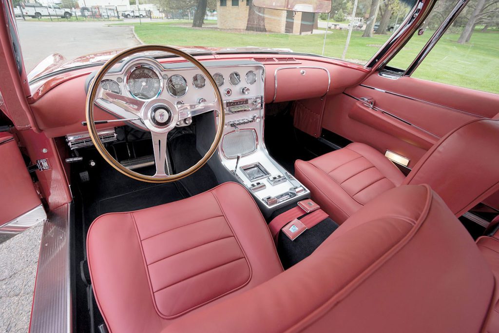 Ghia L6.4-interior