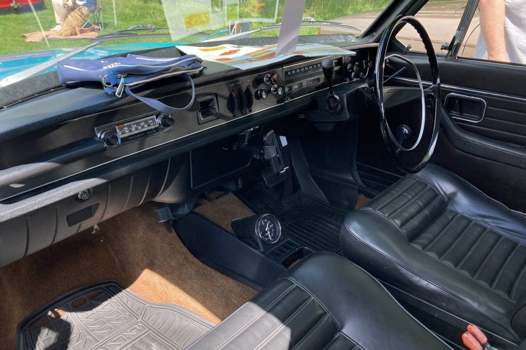 1971 Volvo 144-interior