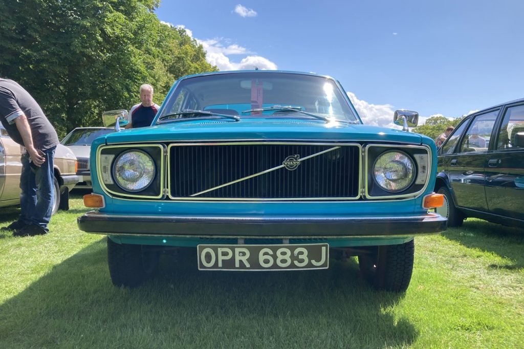 1971 Volvo 144-front