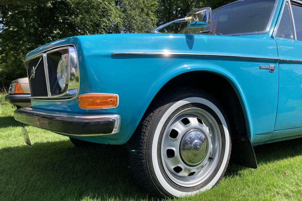 1971 Volvo 144-front left