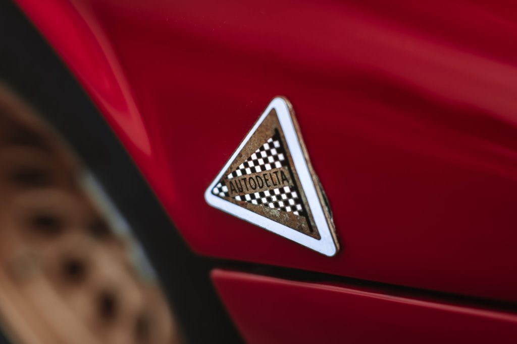 Stradale 33 badging