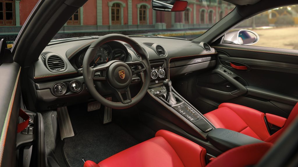 Porsche Cayman GT4 RS Carrera Panamericana interior