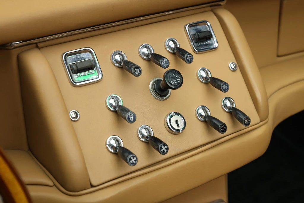 AC 428 interior switches