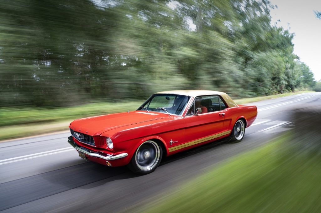 1965 Ford eMustang Alan Mann Racing motion