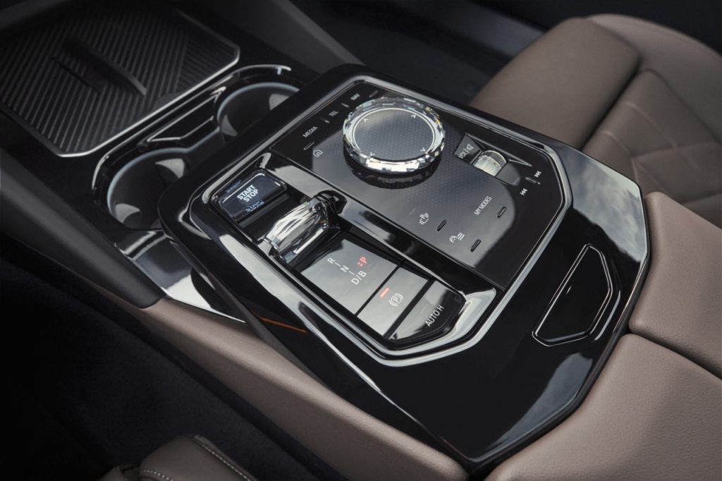 BMW i5 eDrive40 console