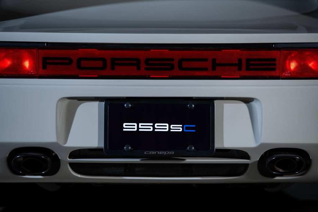 Porsche 959 rear end close