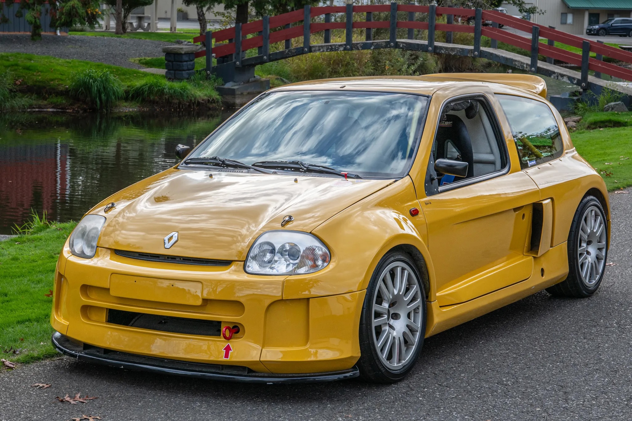 The Renault Clio V6 Trophy is a fun, French track weapon