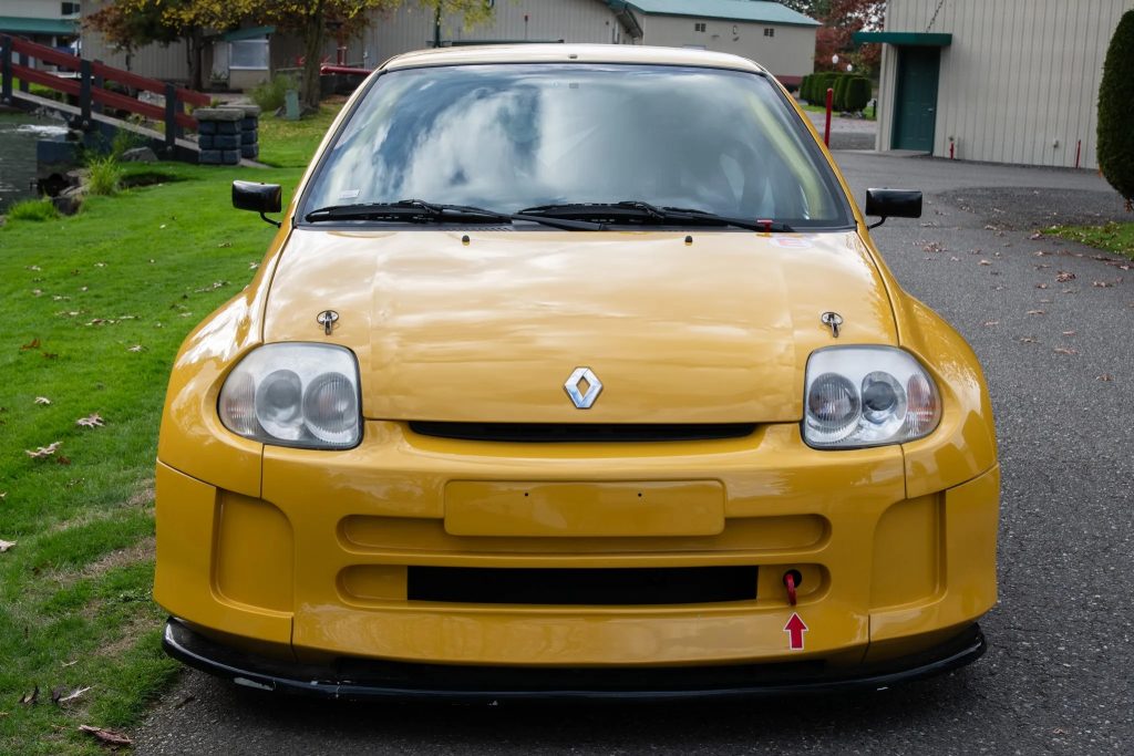 Renault Clio V6 front