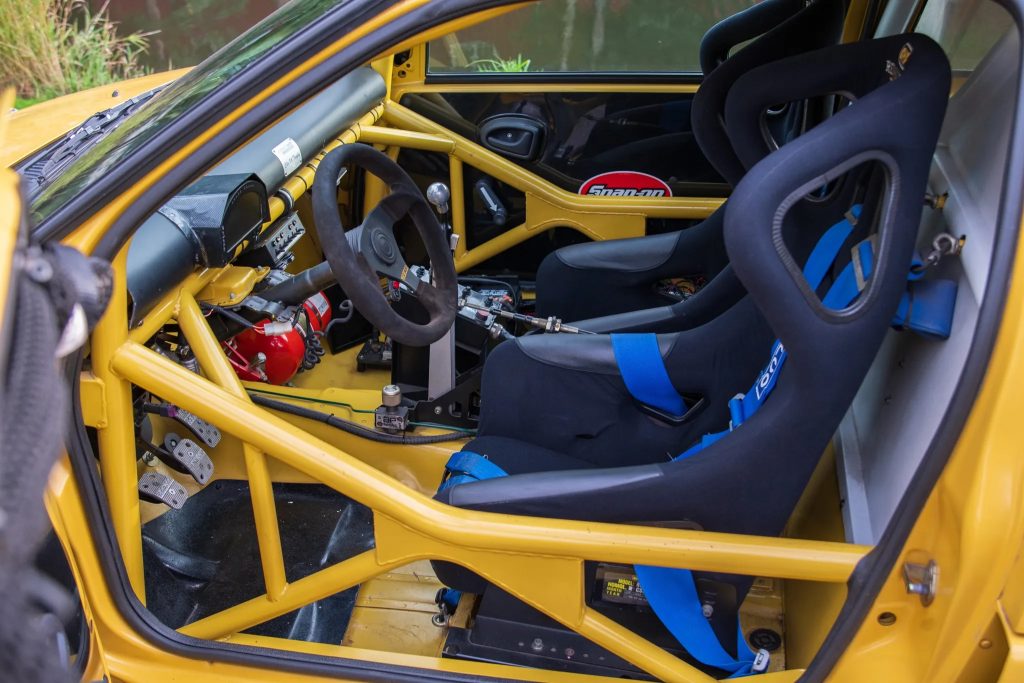 Renault Clio V6 roll cage