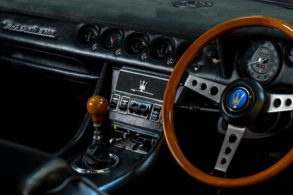 Maserati Indy 4700 steering wheel shifter dash