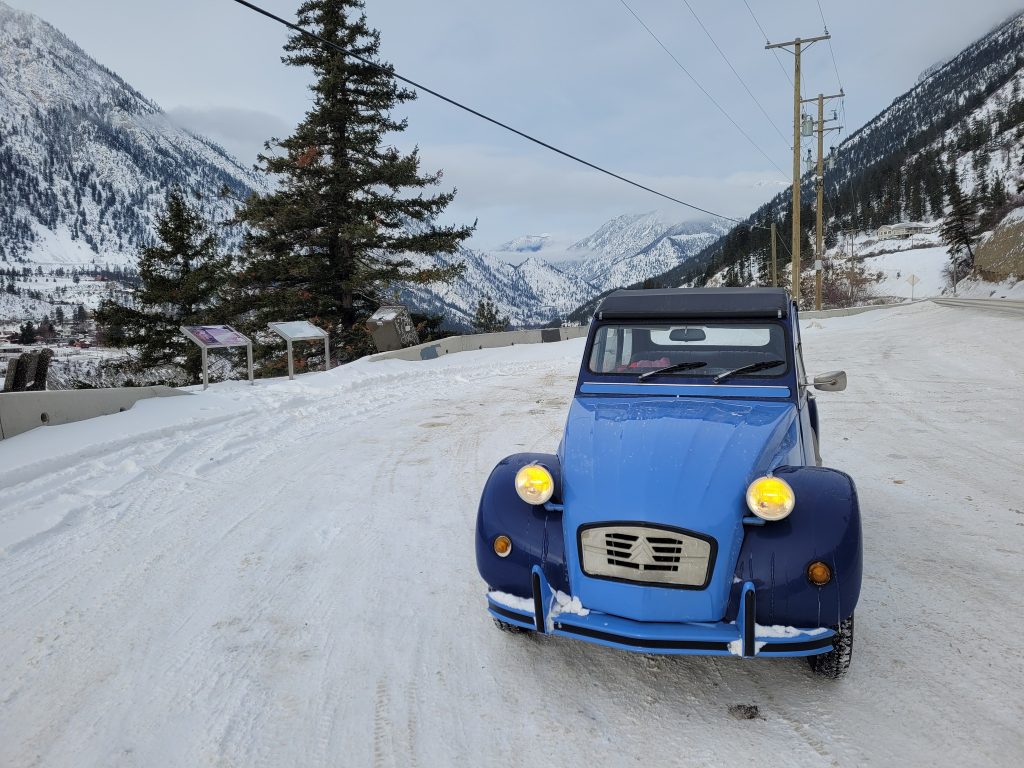 Car Collector Ms Helen Citroen blue two tones snow