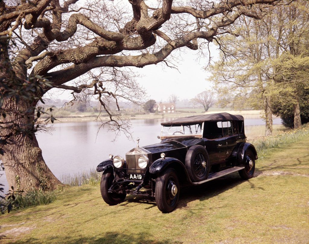 1925 Rolls-Royce Phantom I front 3/4 lakeside