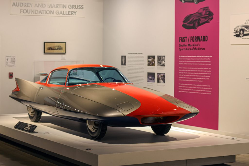 1955-CHRYSLER-GHIA-STREAMLINE-X front three quarter