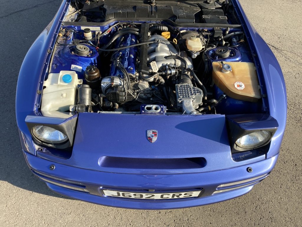 Porsche 944 engine