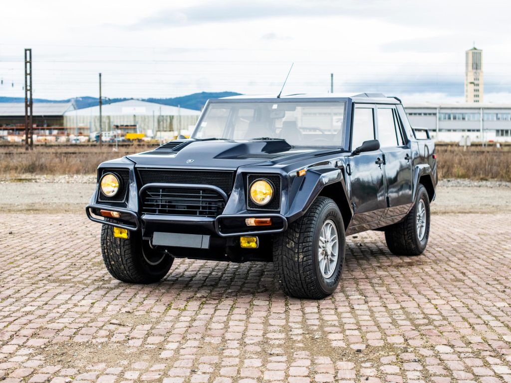 Lamborghini LM002