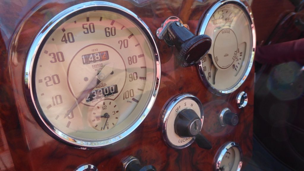 1947 Triumph 1800 gauges