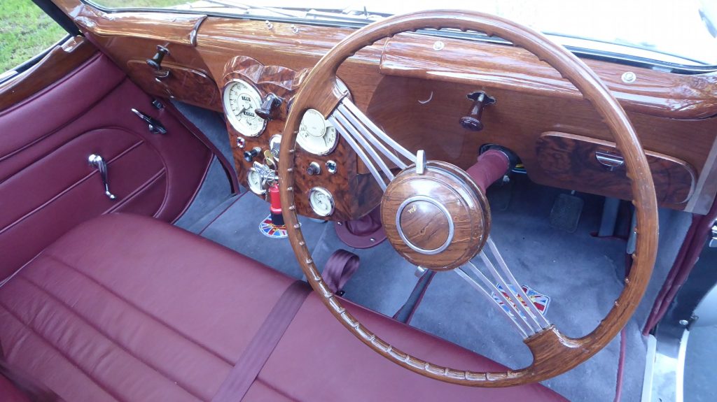 1947 Triumph 1800 steering wheel