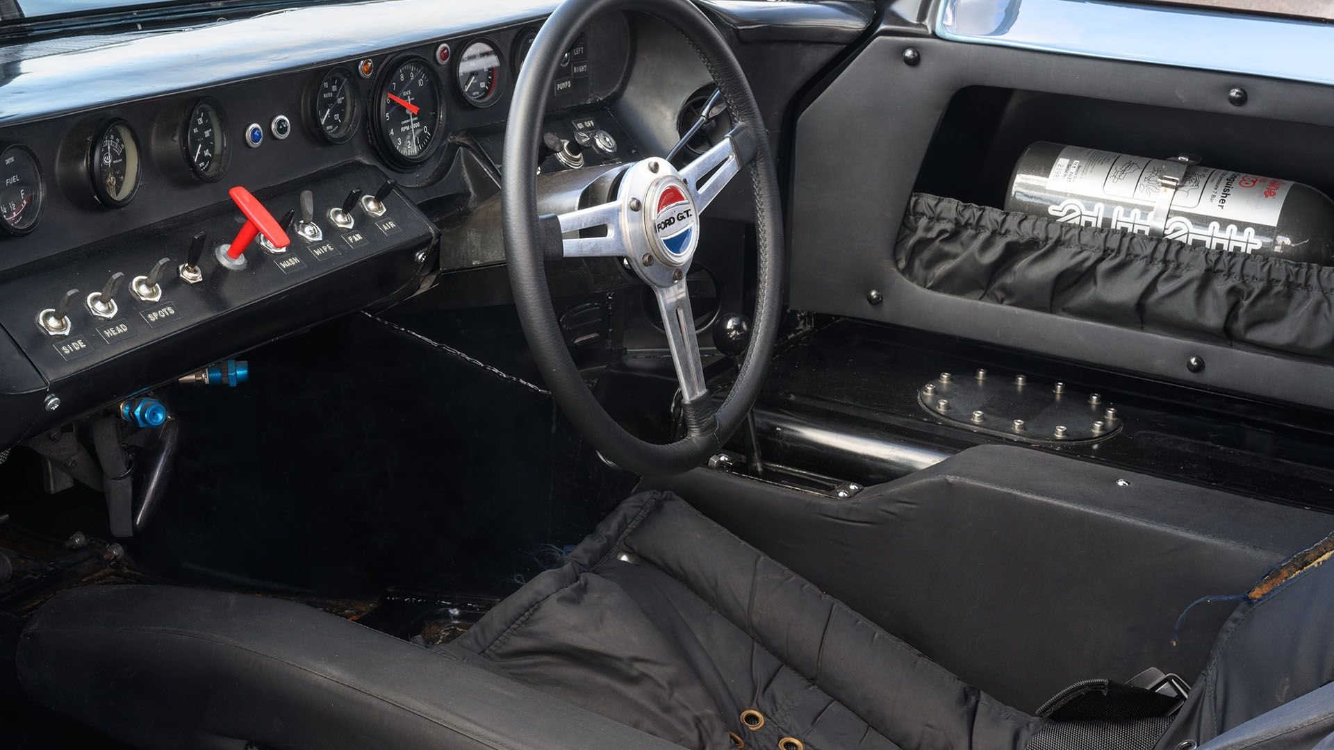 1967-ford-gt40 interior