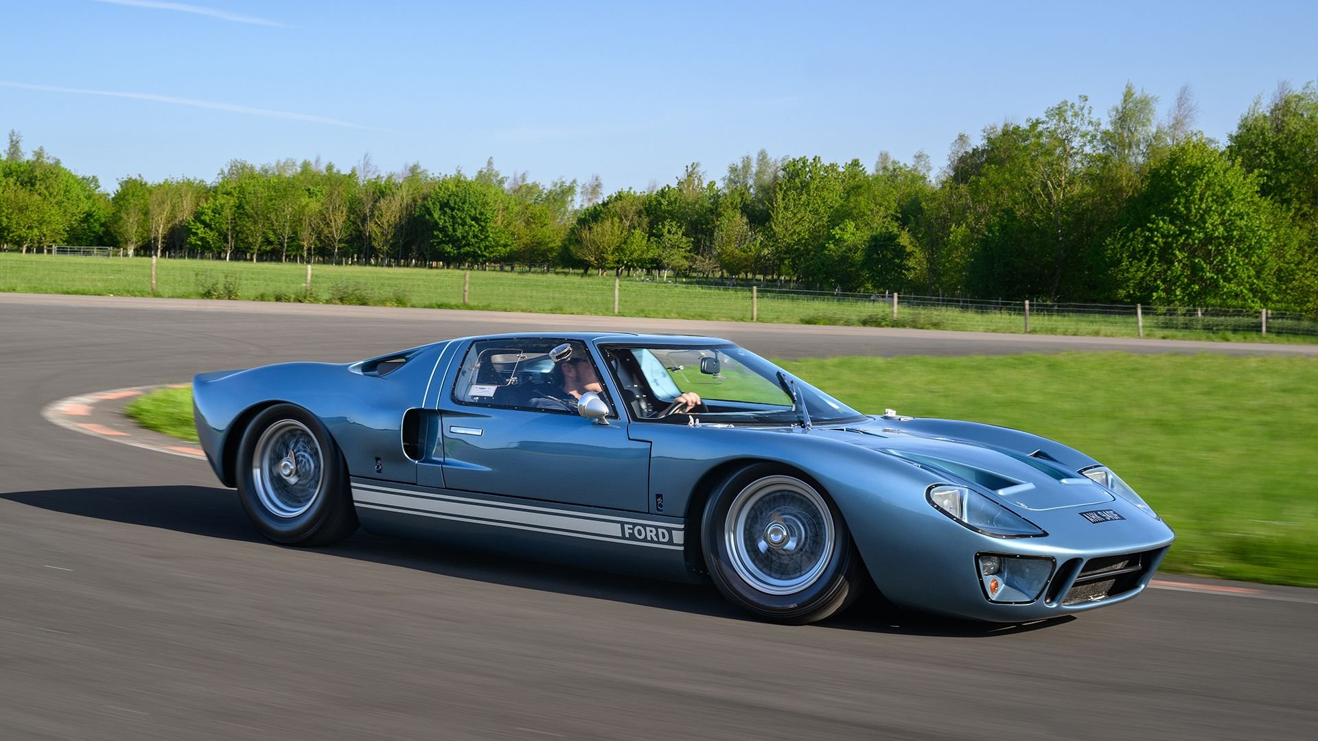 Will This Road-Going GT40’s “Colourful” History Add to Its Auction ...