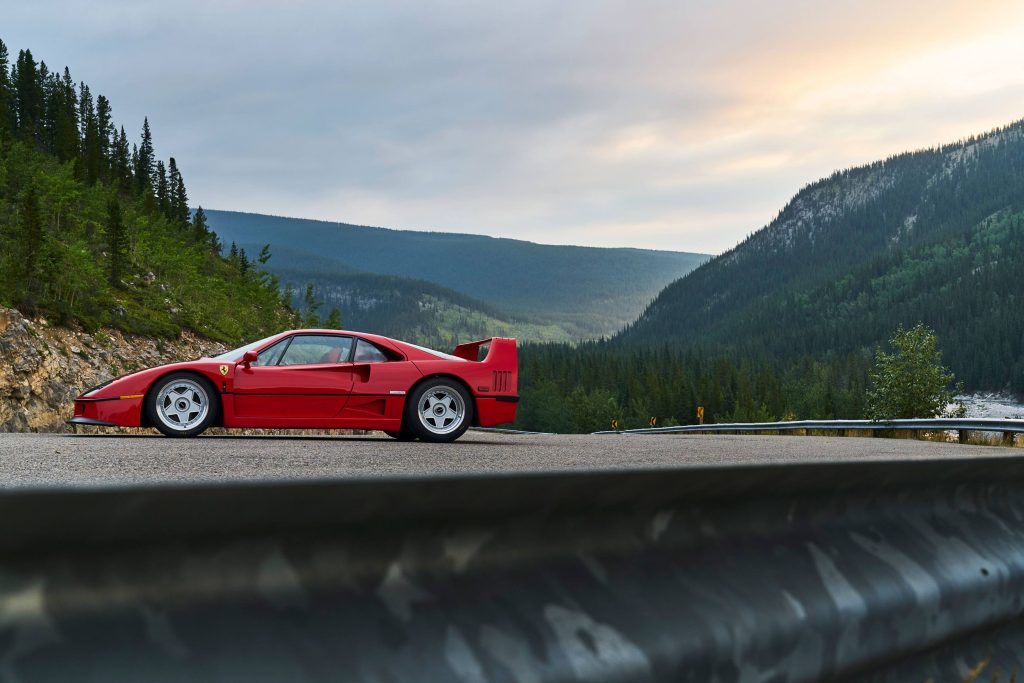 Ferrari F40 side profile