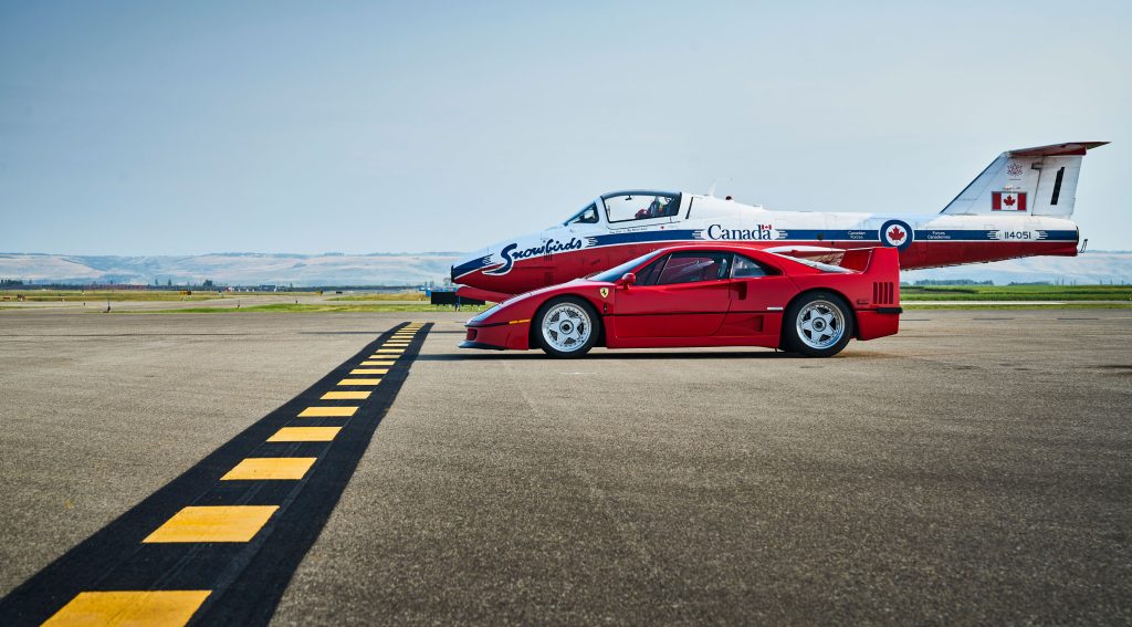 Ferrari F40 side profile