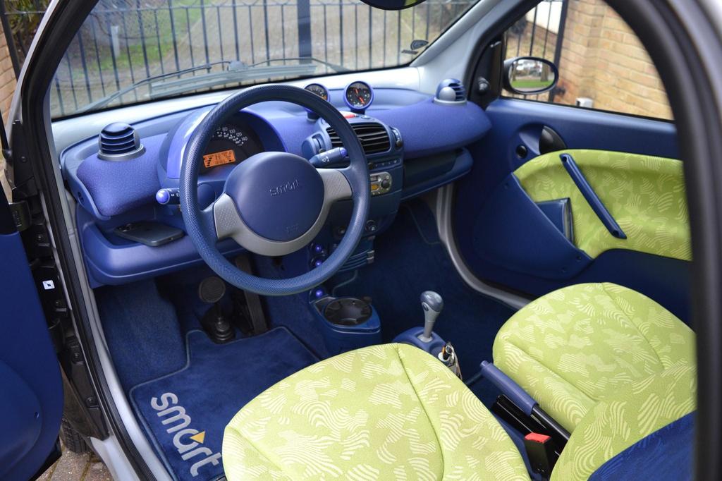 Smart City Coupe interior