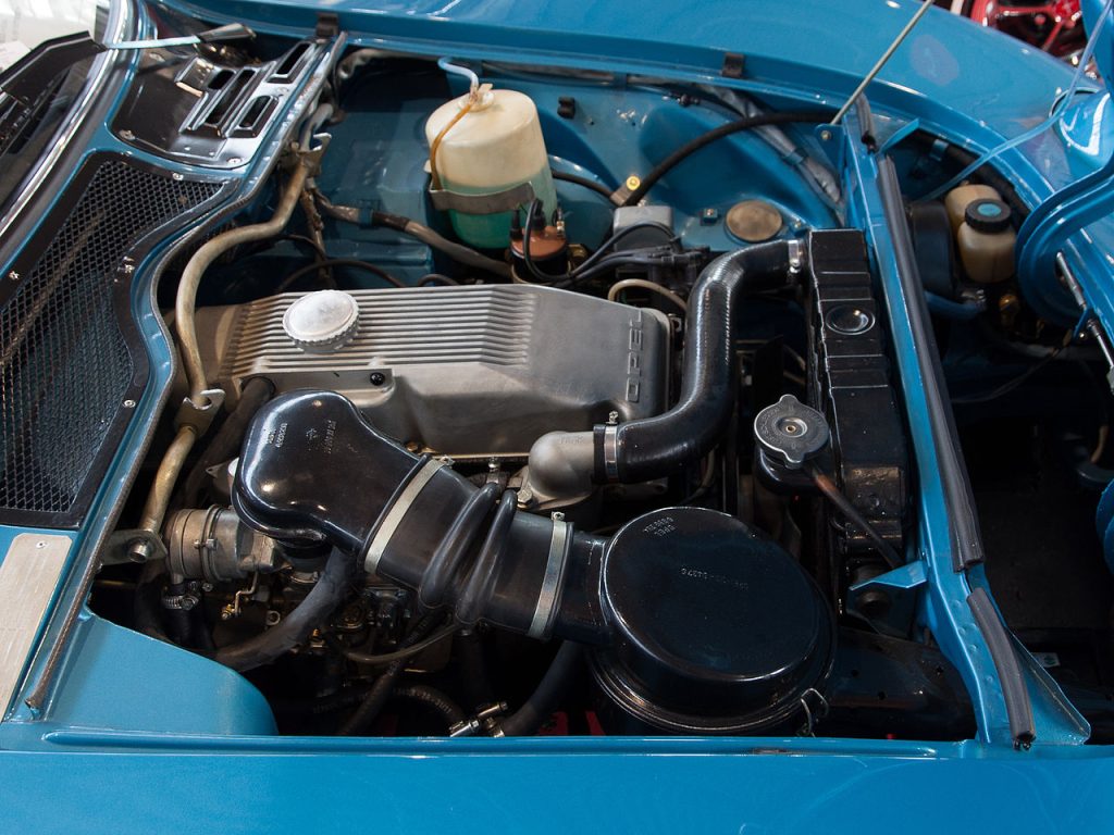 Opel GT 1.9L engine