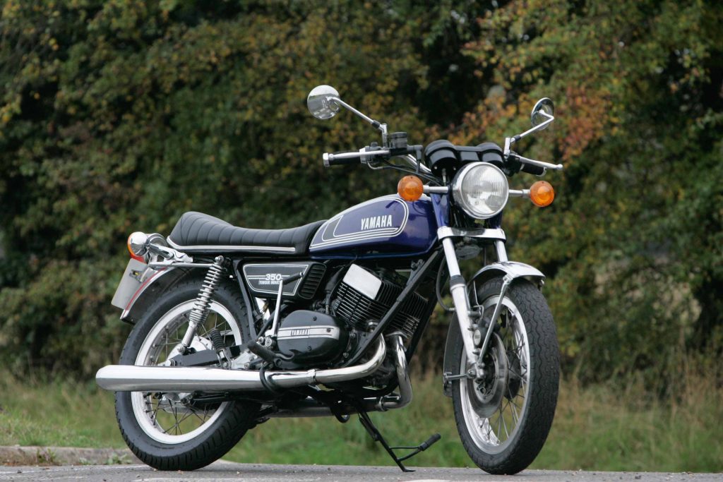 1974 Yamaha RD350 front 3/4