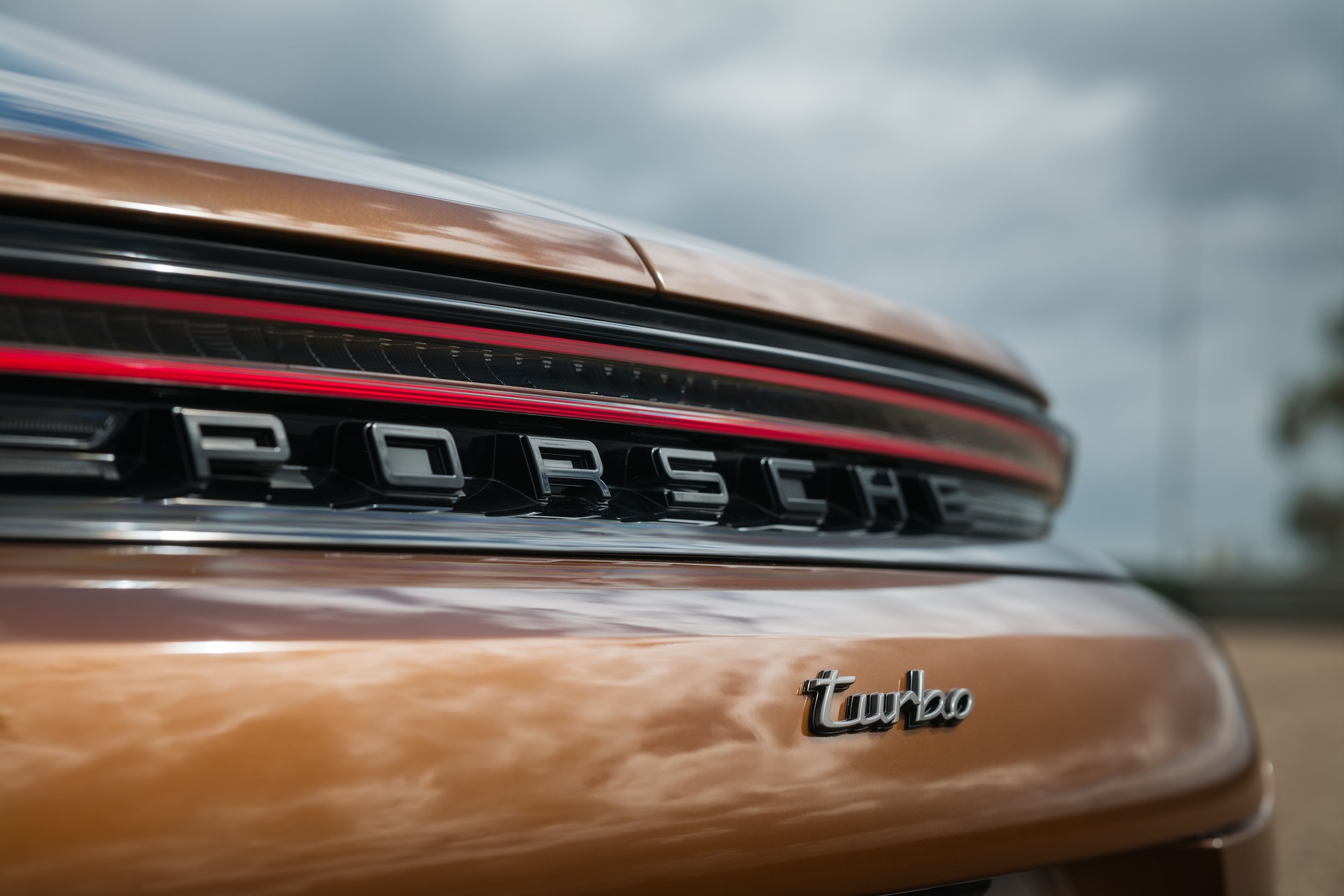 2024-Porsche-Panamera-Turbo-E-Hybrid